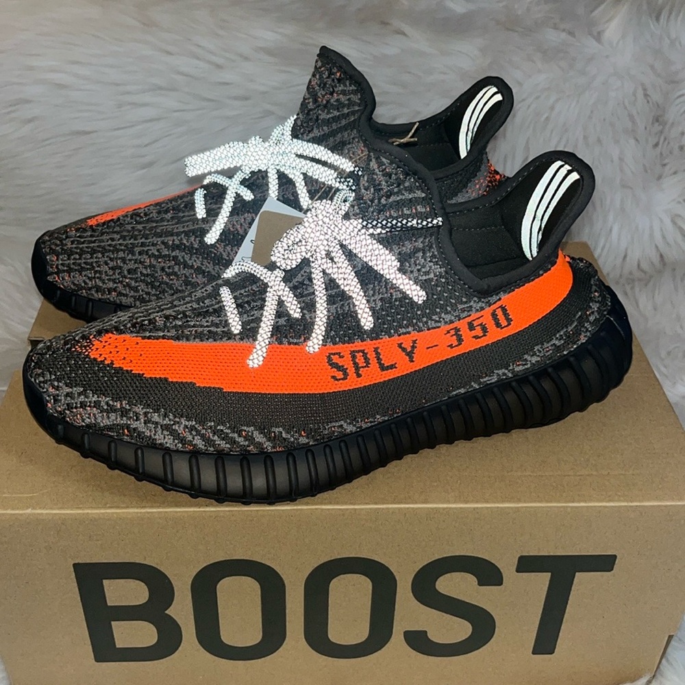 YEEZY BOOST 350 V2.